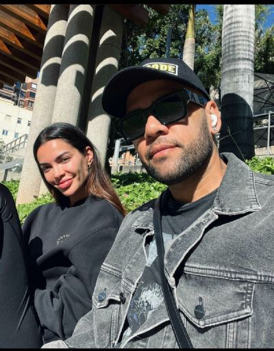 ​Esposa de Daniel Alves toma decis�o sobre relacionamento com o jogador