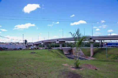 Prefeitura nega fechamento de trincheira para obras do governo e afirma n�o ter sido informada