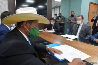 Cattani toma posse em vaga deixada por F�vero ap�s parecer da procuradoria da AL
