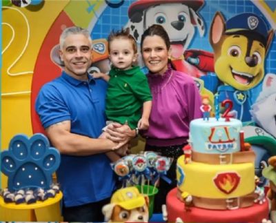 Aninha Arruda e Leandro Reyes comemoram os 2 anos de Jo�o Henrique