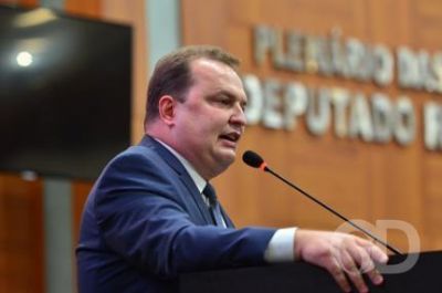 Max Russi admite que ir� fazer mudan�as no secretariado da Assembleia