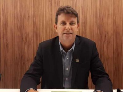 Justi�a bloqueia R$ 1,8 milh�o de prefeito, vice e secret�rio por demiss�o em massa de servidores