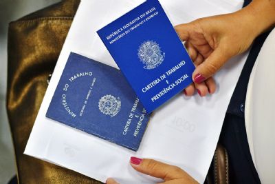 Procura por emprego no pa�s mais que dobra