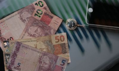 Entra em vigor o novo sal�rio m�nimo de R$ 1.212