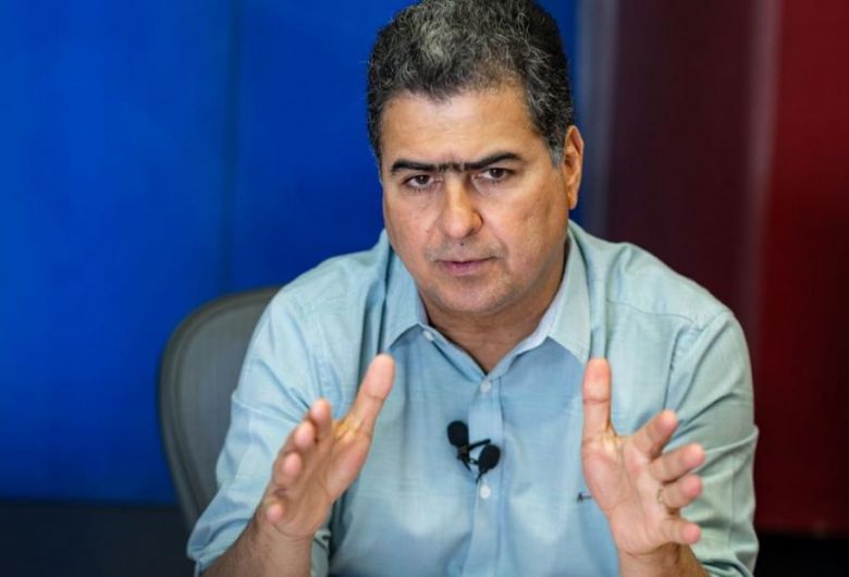 Emanuel rebate Mendes e diz que n�o atacou fam�lia