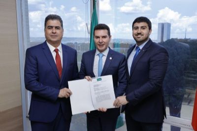 ​Ministro recebe informa��es do projeto de implanta��o do VLT