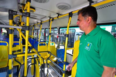 ​Emanuel entrega frota de �nibus adaptada ao BRT e garante que 