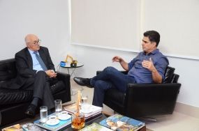 Prefeito recebe visita do embaixador da Col�mbia e avalia parcerias