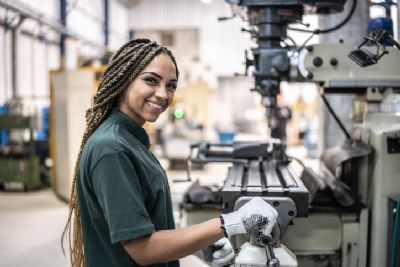 ​Inscri��es abertas para mais de 3 mil vagas de emprego e est�gio no IEL MT