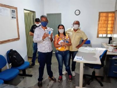 Escolas estaduais recebem kits com �lcool e m�scaras de prote��o individual