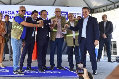 Governo entrega novos ve�culos para refor�ar fiscaliza��o contra crimes tribut�rios em MT