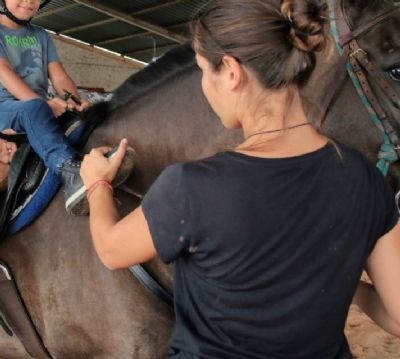 ​Primeira-dama de MT e secret�rio de Educa��o lan�am programa de equoterapia