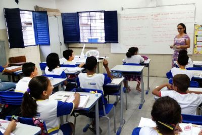 Bolsonaro suspende obrigatoriedade de dias m�nimos do ano letivo, mas mant�m carga hor�ria
