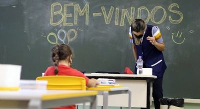 Governo inclui profissionais da Educa��o em grupo para vacina