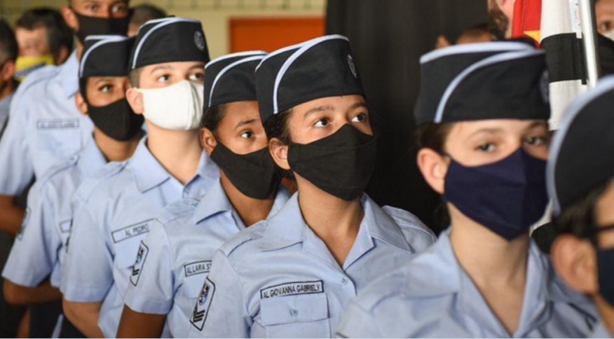 Governo publica decreto que revoga programa de escolas c�vico-militares
