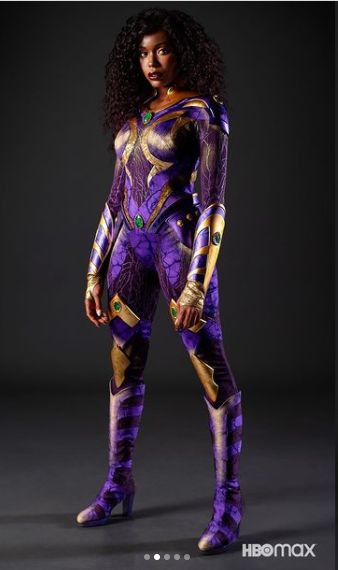 Tit�s revela novo traje da Estelar; confira