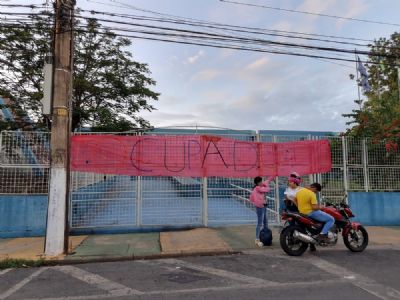 Alunos ocupam pr�dio de escola tradicional que ser� desativada em Cuiab�