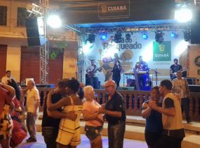 Rasqueia Cuiab� e Amigos Banda Show se apresentam na Pra�a Cultural do CPA II