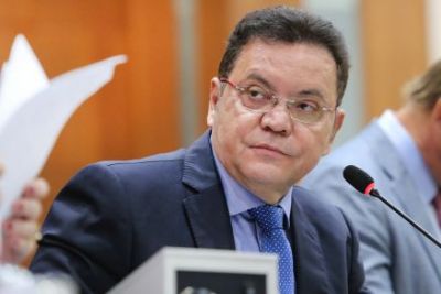 Botelho critica perpetua��o no Poder e quer PEC contra reelei��o