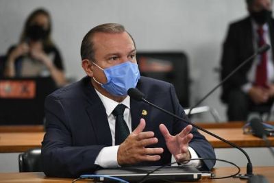 Bolsonaro pede agilidade em proposta de senador mato-grossense