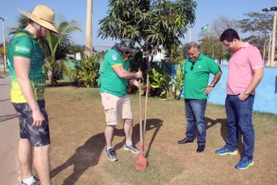 Niuan Ribeiro participa de a��o volunt�ria do Cuiab� Rugby Clube