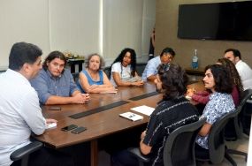 Prefeito recebe representantes da classe cultural para definir a��es para os 300 anos