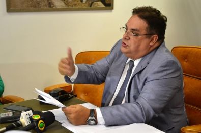 Ex-ministro do TSE n�o v� ilegalidade em a��o da AL em soltar deputado