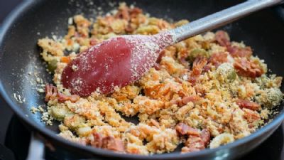 Para farofa com mais fibras, troque farinha de mandioca pela de aveia
