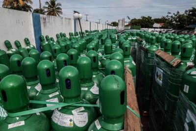 Munic�pios come�am a receber doa��o de cilindros de oxig�nio