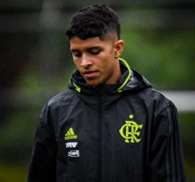 Dispensado pelo Flamengo sobrevivente do inc�ndio do Ninho do Urubu renasce no RB Bragantino