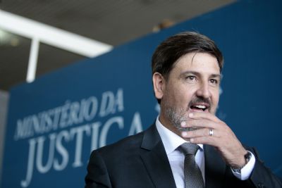 Mesmo com a mudan�a de chefe, Planalto quer manter Segovia no comando da PF