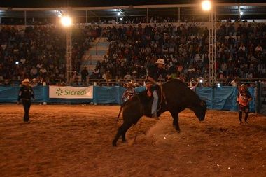 ​Liminar pro�be uso de recursos p�blicos para custeio de festa do pe�o