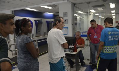 Prazo para saque imediato de at� R$ 998 do FGTS acaba amanh�
