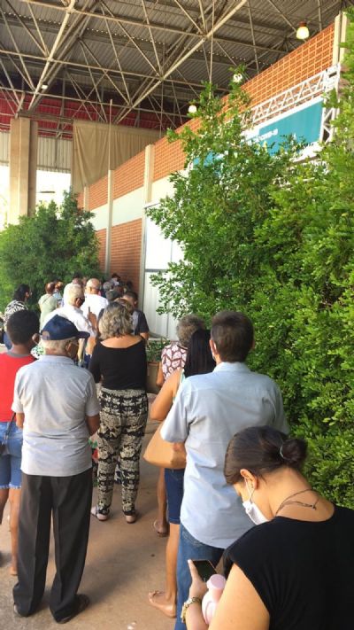 Vacina��o contra Covid-19 est� suspensa em Cuiab� ap�s site sair do ar