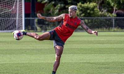 Com retorno de estrelas, Flamengo enfrenta Resende no Carioca