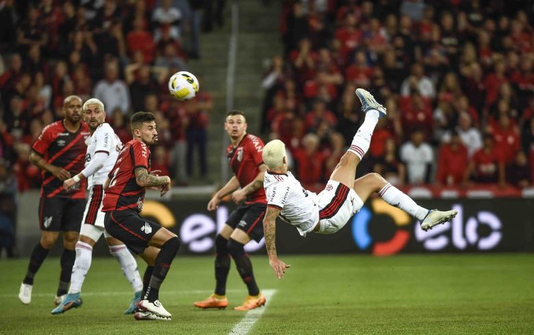 Copa do Brasil: Flamengo bate Athletico-PR com gola�o de Pedro