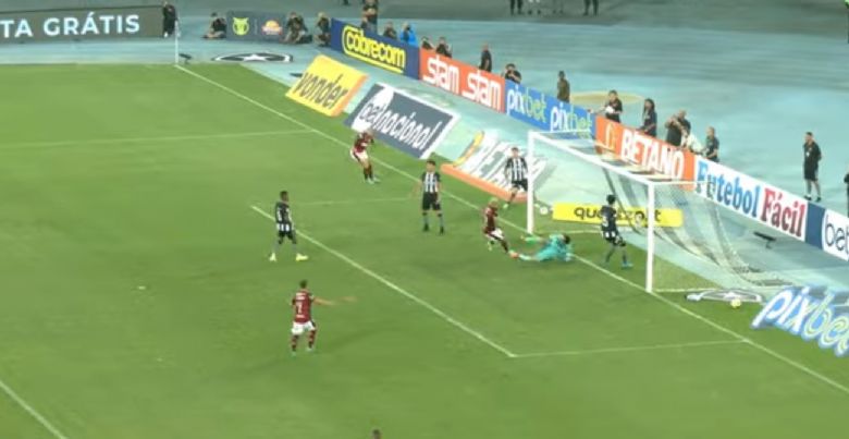 Flamengo vence Botafogo e volta � vice-lideran�a do Brasileiro
