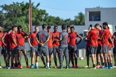 Flamengo analisa duas op��es no per�odo de jogos proibidos no Rio: Nova Igua�u e Volta Redonda