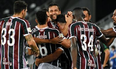 Fluminense vence Goi�s e sobe na tabela do Brasileiro