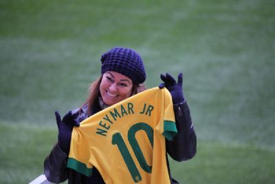 ''Perdoe essa menina'': Neymar recebe apoio da m�e e da irm� nas redes sociais ap�s acusa��o