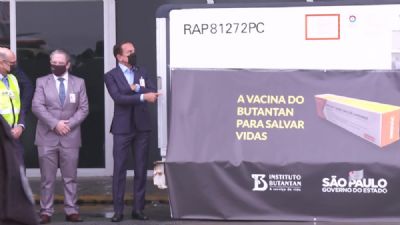 Lote com as primeiras 120 mil doses da vacina CoronaVac chega a S�o Paulo trazido da China