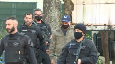 Fabr�cio Queiroz, ex-assessor de Fl�vio Bolsonaro, � preso em Atibaia, SP