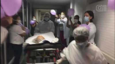 Idosa de 95 anos vence o coronav�rus e comove equipe m�dica em SP