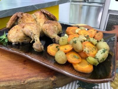 Frango Assado Aberto �tima receita para o fim de semana