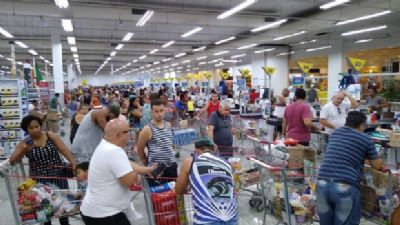 MT obriga que mercados e farm�cias fa�am assepsia e controlem acesso para impedir aglomera��es
