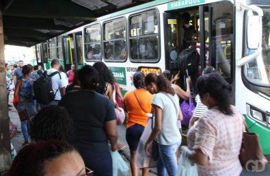Usu�rios relatam frota de �nibus reduzida em Cuiab�