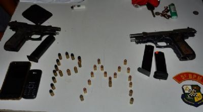 Quatro detentos que fugiram de pres�dio s�o detidos ap�s roubo de carro