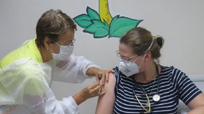 Professores come�am a ser vacinados contra a Influenza a partir de segunda (17)