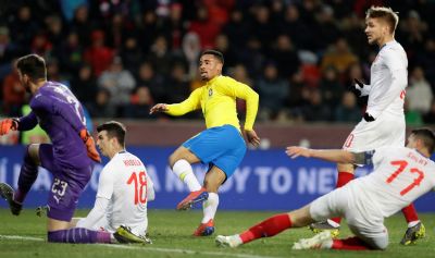 Destaque em virada, Gabriel Jesus elogia ambiente e reconhece falta de entrosamento