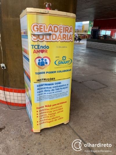 Grupo de volunt�rios cria �Geladeira Solid�ria� para alimentar pessoas em situa��o de vulnerabilidade social